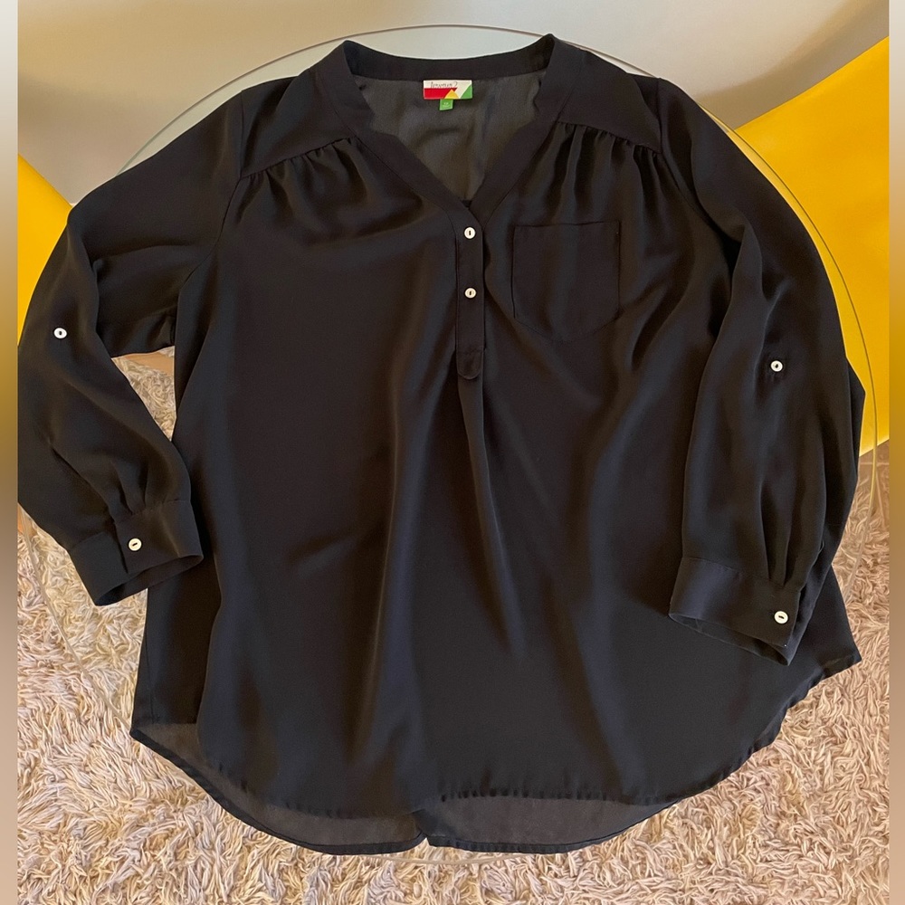 1X black Tunic blouse! Long sleeve or 3/4 sleeve mother of Pearl buttons